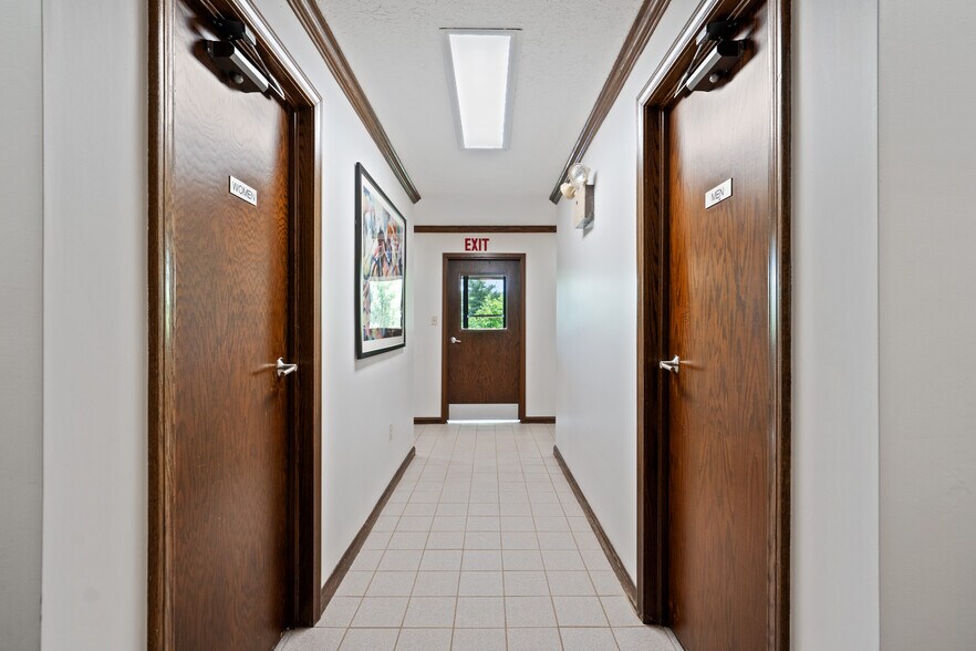 More Photos Of 200 Commerce Dr, Coraopolis Office For Sale