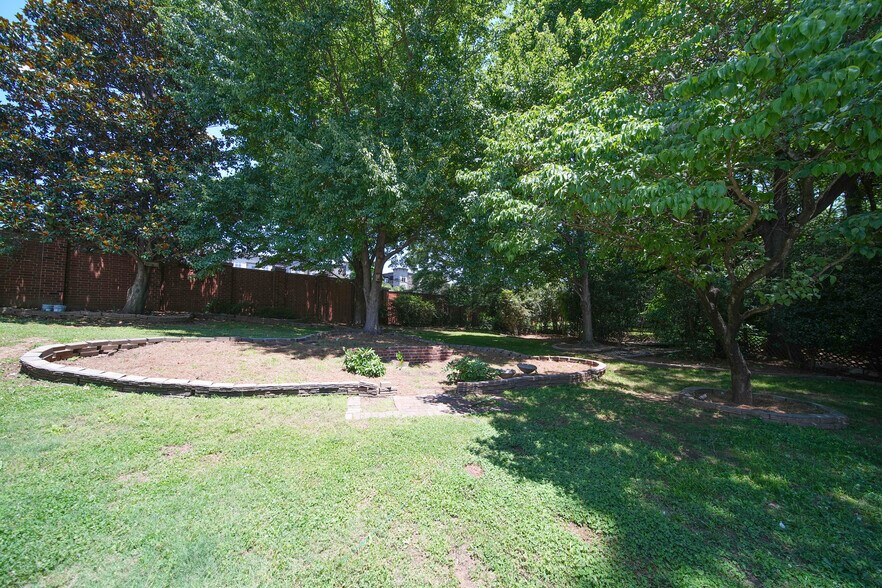 More Photos Of 610 Hawthorne Ln, Charlotte Office Residential For Sale