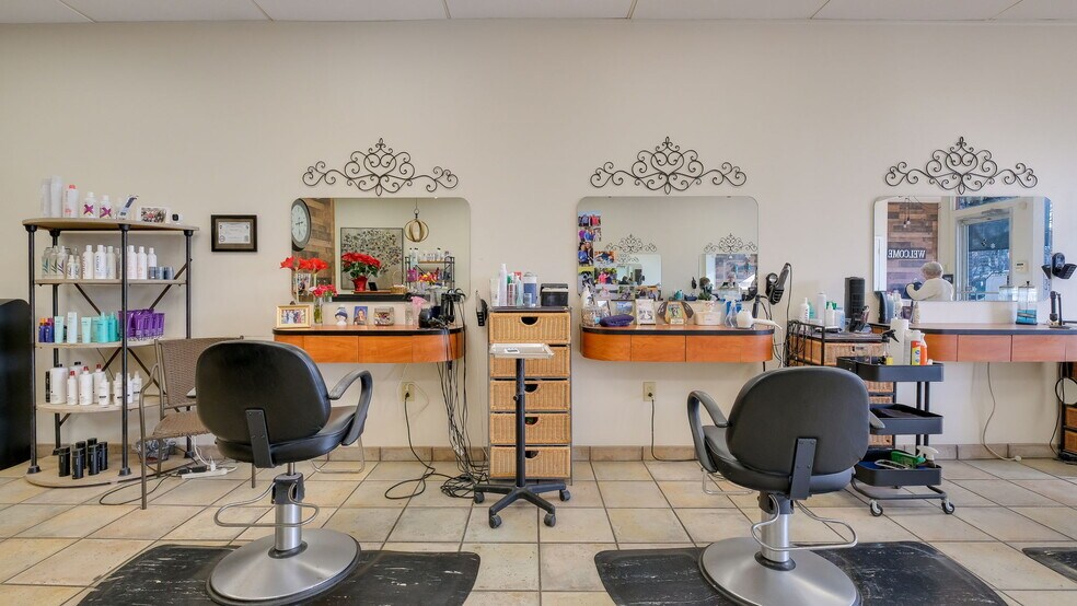 More Photos Of 42 S York Rd, Hatboro Storefront For Sale