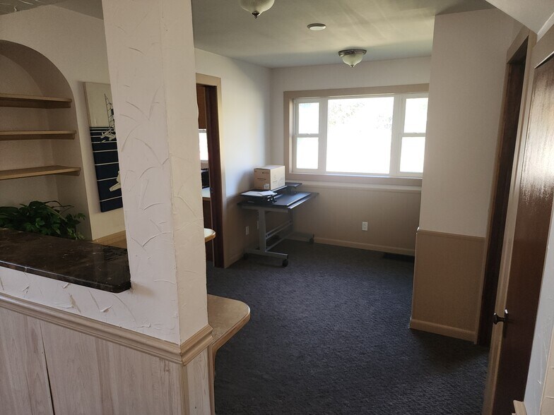 More Photos Of 536 W State St, Hastings Office Residential For Lease