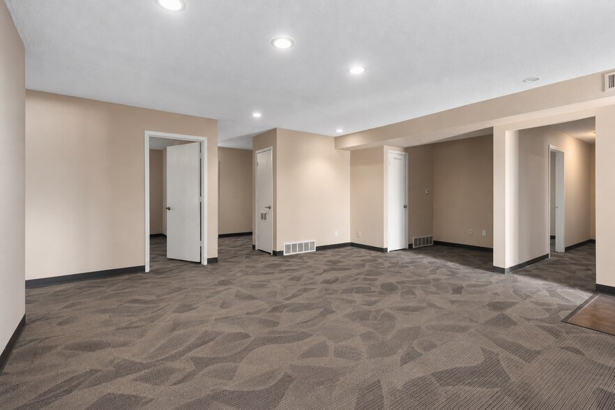 More Photos Of 8101 Shawnee Mission Pky, Shawnee Mission Medical For Lease