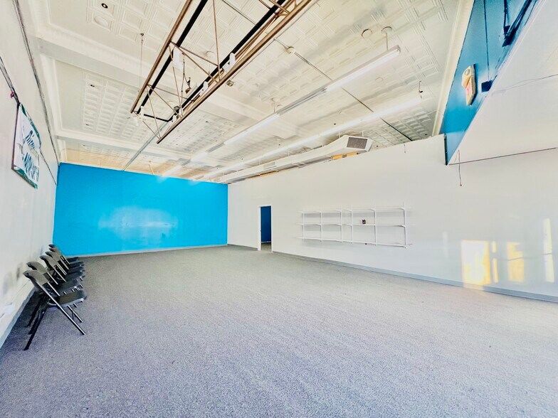 More Photos Of 976 Broadway, Buffalo Storefront For Lease