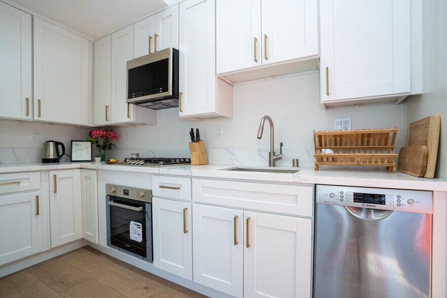 More Photos Of 40 30th Ave, Venice Multifamily For Sale