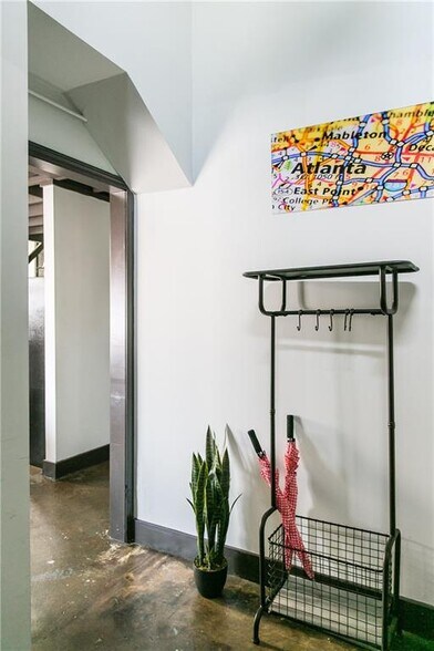 More Photos Of 670 SE Terry St, Atlanta Storefront Retail Office For Sale