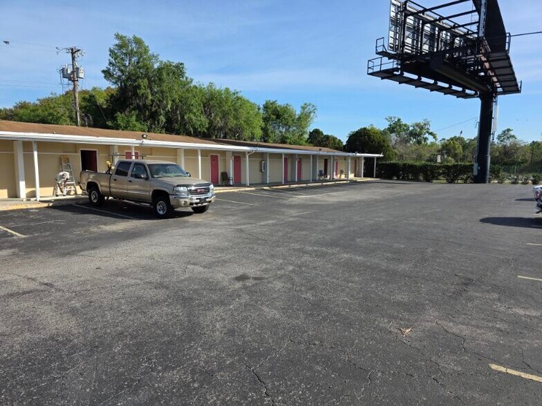 More Photos Of 2900 S Pine Ave, Ocala Hotel For Sale