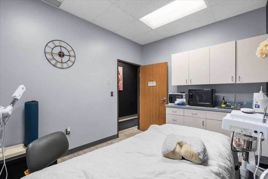 More Photos Of 28289-28315 Hoover Rd, Warren Medical For Lease
