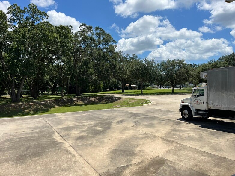 More Photos Of 2400 W Herman St, Pensacola Warehouse For Sale