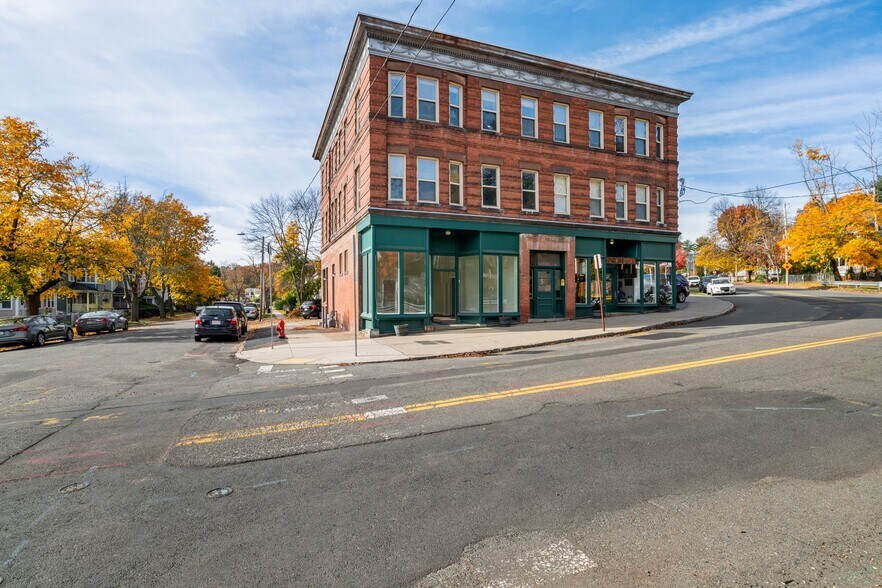 More Photos Of 226-228 Sargeant St, Holyoke Storefront Retail Residential For Lease