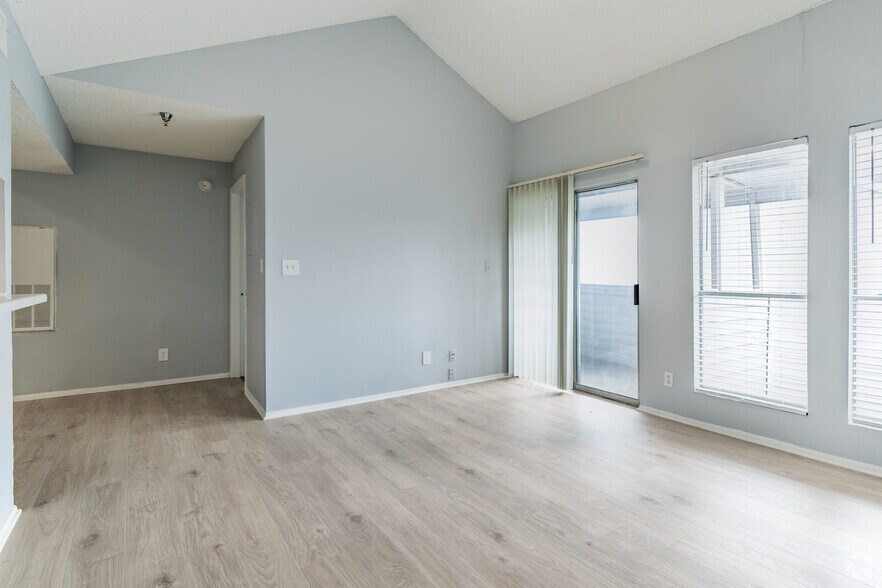 More Photos Of 4610 N Armenia Ave, Tampa Apartments For Sale
