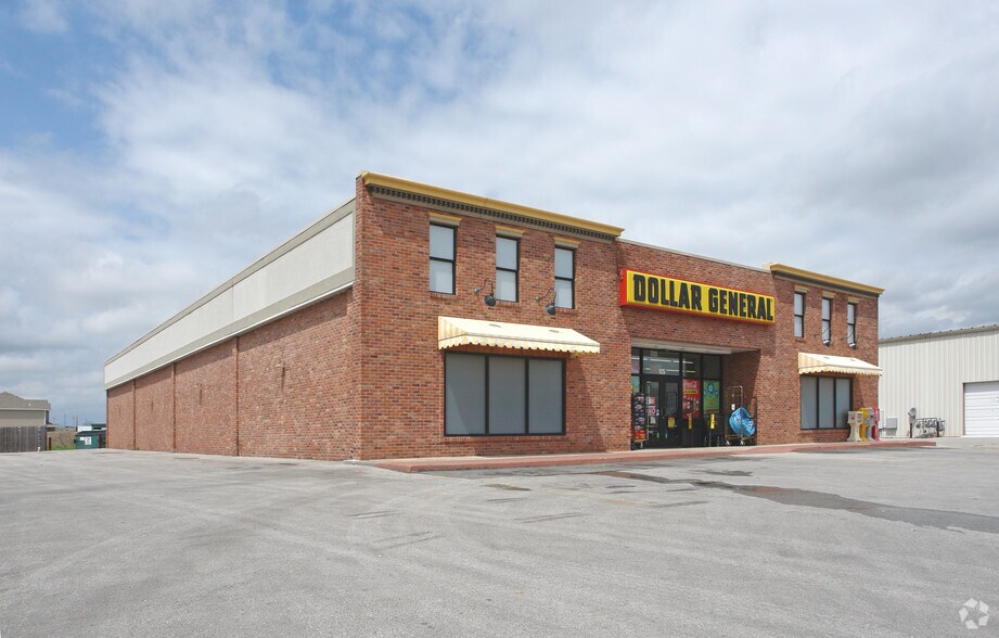 More Photos Of 105 SW Rock Creek Ln, Grain Valley Freestanding For Sale