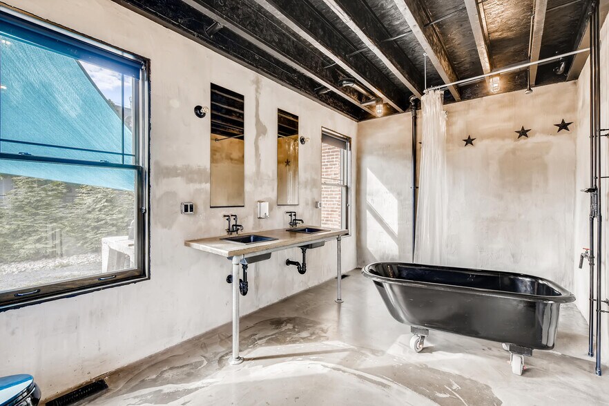 More Photos Of 289 E Main St, Westminster Office Residential For Lease