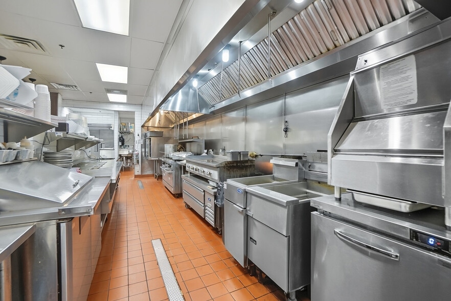 More Photos Of 300-314 N College St, Charlotte General Retail For Lease