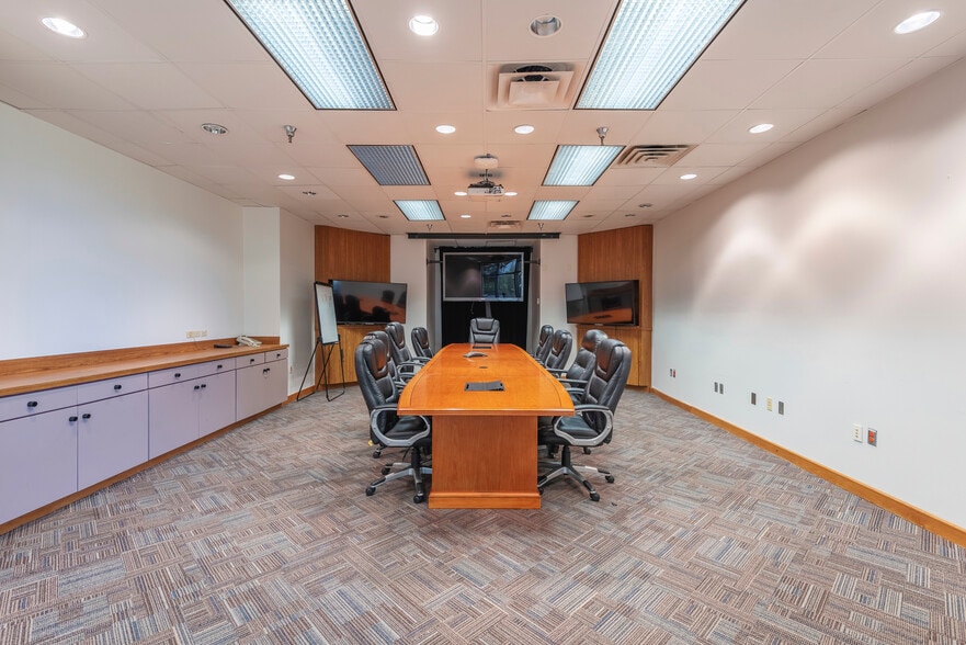 More Photos Of 5000 S Bowen Rd, Arlington Industrial For Lease