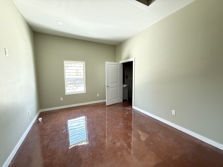 More Photos Of 200 W Cano St, Edinburg Religious Facility For Lease