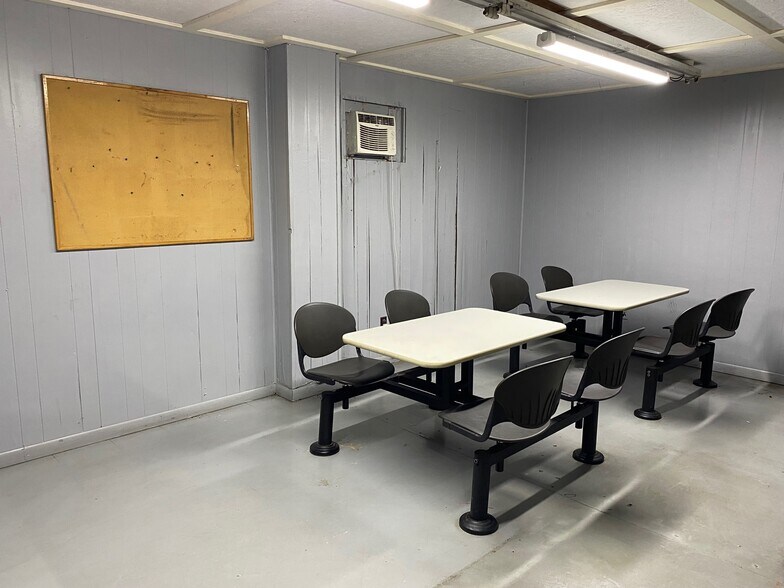 More Photos Of 407 S Eason Blvd, Tupelo Warehouse For Sale