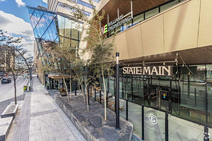 More Photos Of 10065 Jasper Ave NW, Edmonton Office For Lease