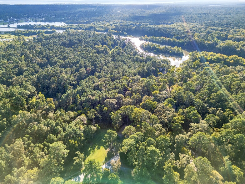 More Photos Of 280 Broken Arrow Marina, Livingston Hotel For Sale
