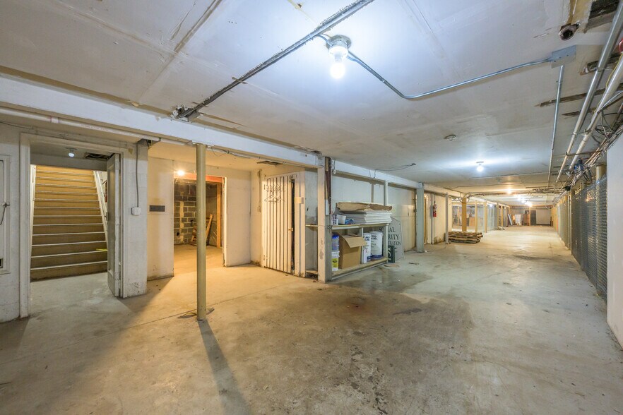 More Photos Of 749 Warren St, Hudson Flex For Sale