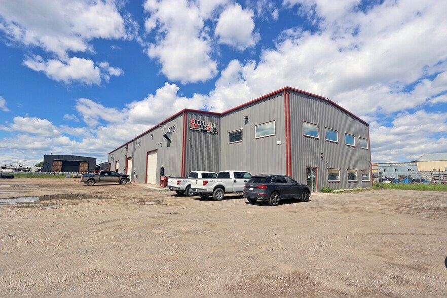 More Photos Of 9605 48th St SE, Calgary Service For Lease