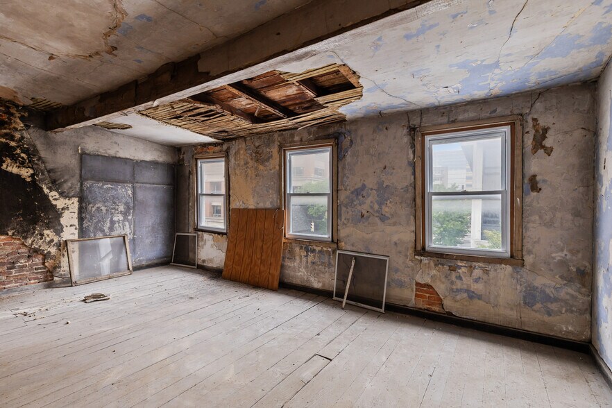 More Photos Of 663 W Pratt St, Baltimore Storefront Retail Residential For Sale