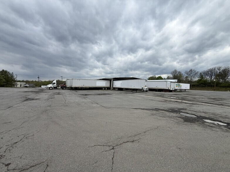 More Photos Of 18 Stone Castle Rd, Rock Tavern Truck Terminal For Sale