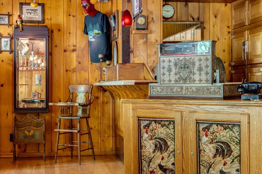 More Photos Of 1325 E Columbia River Hwy, Troutdale Restaurant For Sale