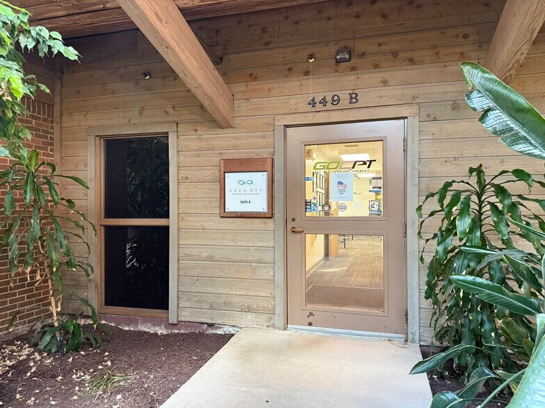 More Photos Of 411-511 N Wendover Rd, Charlotte Medical For Lease