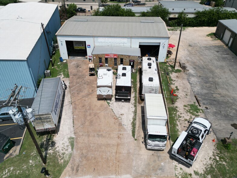 More Photos Of 13802 Dragline Dr, Austin Warehouse For Lease