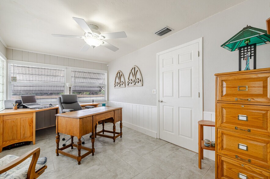 More Photos Of 164 Pondella Rd, North Fort Myers Office For Sale
