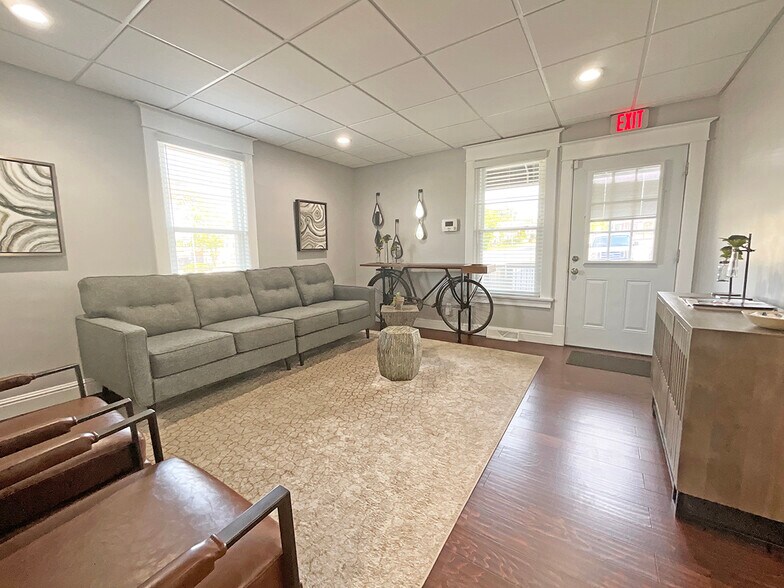 More Photos Of 1216 S Broadway, Lexington Office For Lease