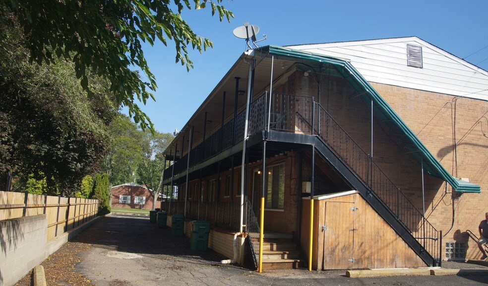 More Photos Of 6401 Middlebelt Rd, Garden City Apartments For Sale