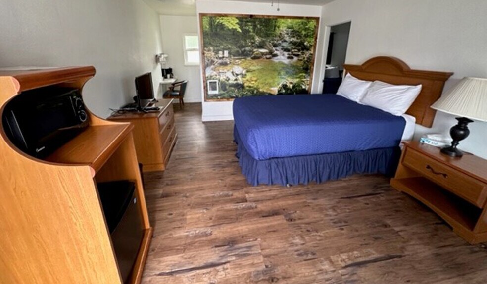 More Photos Of 787 N Central Blvd, Coquille Hotel For Sale