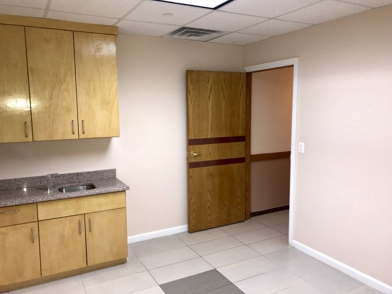 More Photos Of 1314 Rockaway Pkwy, Brooklyn Medical For Lease