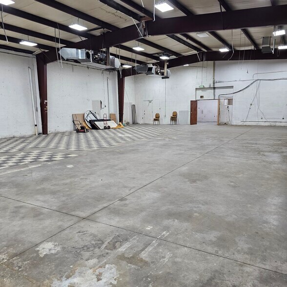More Photos Of 7930 Pulaski Hwy, Rosedale Warehouse For Lease