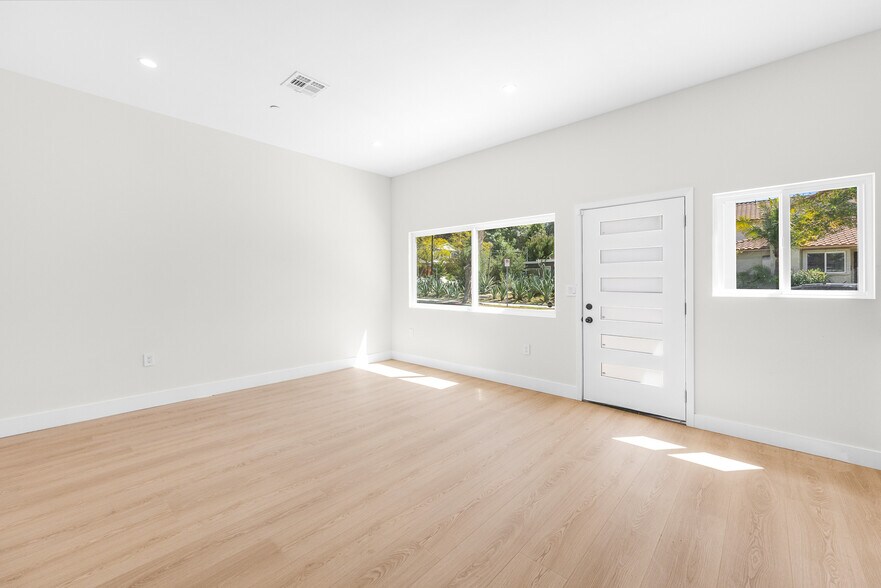 More Photos Of 5131 Don Pio Dr, Woodland Hills Multifamily For Sale