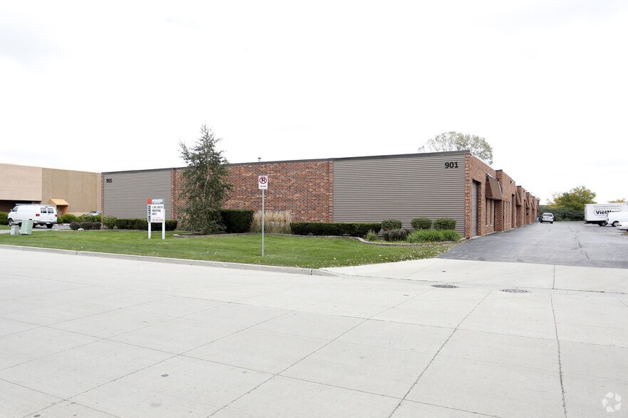 More Photos Of 901-905 Ridge Ave N, Lombard Warehouse For Lease