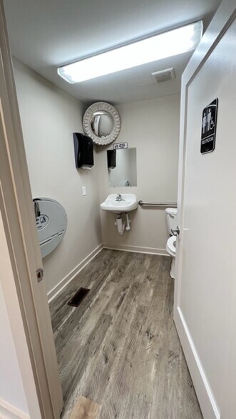 More Photos Of 403 N 35th St, Morehead City Office For Sale