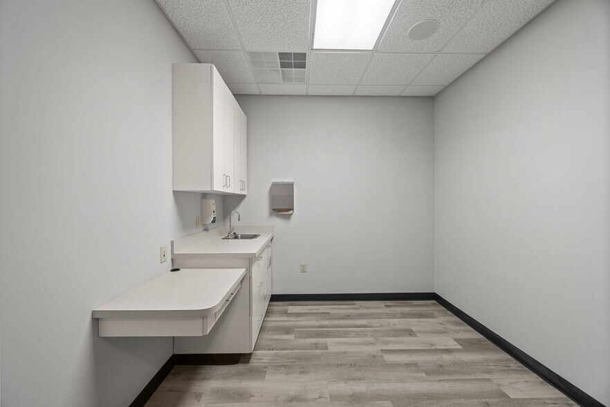 More Photos Of 2450 Emerald Pl, Greenville Medical For Lease