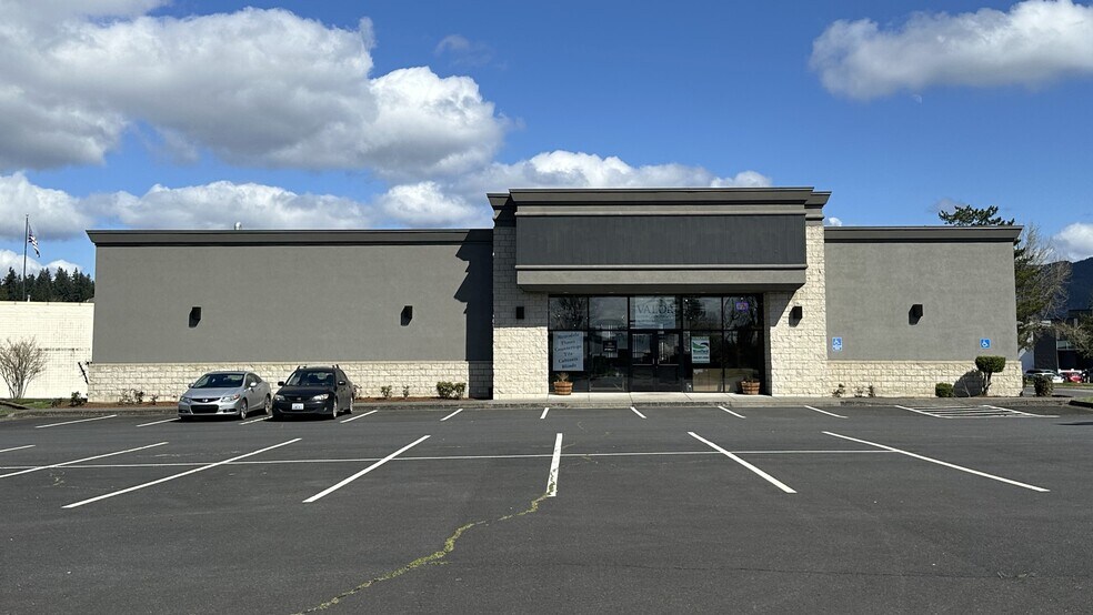 More Photos Of 421 Three Rivers Dr, Kelso Freestanding For Lease