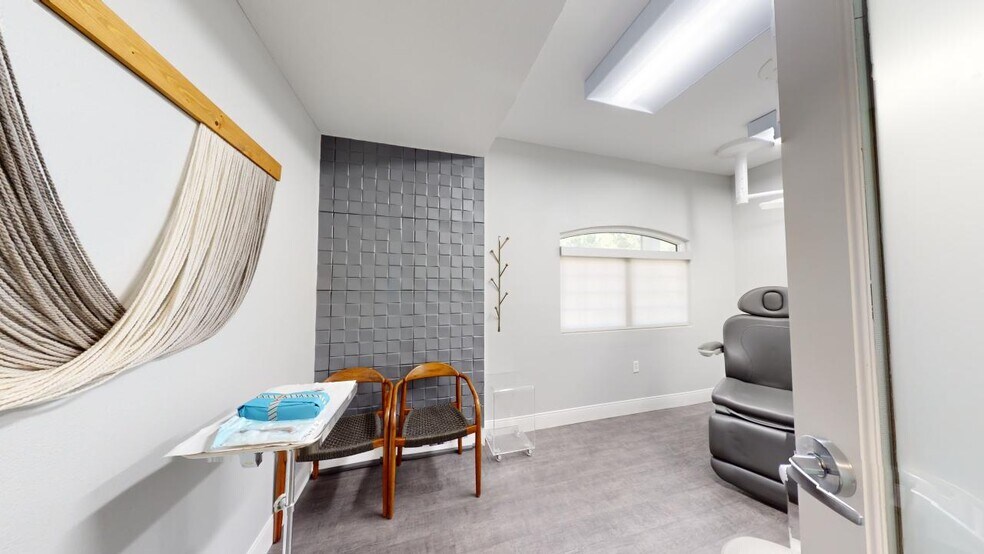 More Photos Of 85 Bay Bridge Dr, Gulf Breeze Medical For Sale