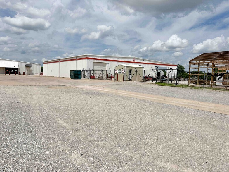 More Photos Of 5700 SE 70th, Oklahoma City Showroom For Sale