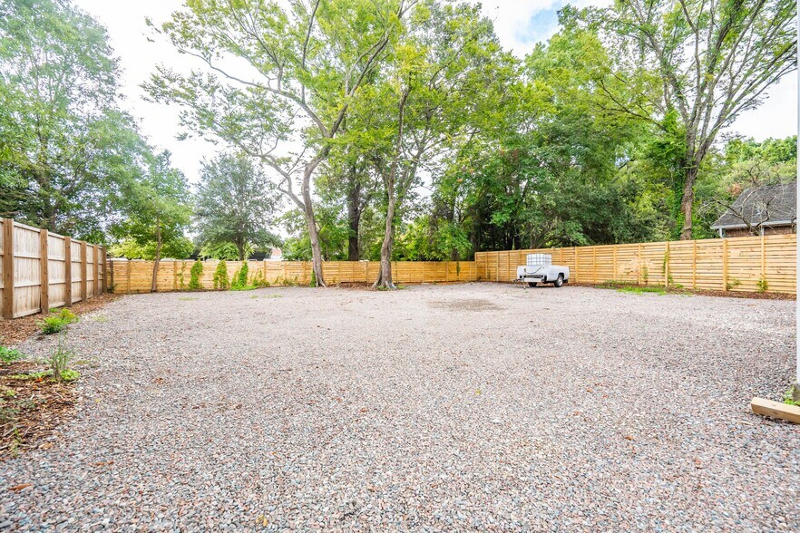 More Photos Of 806 Elsey Dr, Charleston Warehouse For Lease