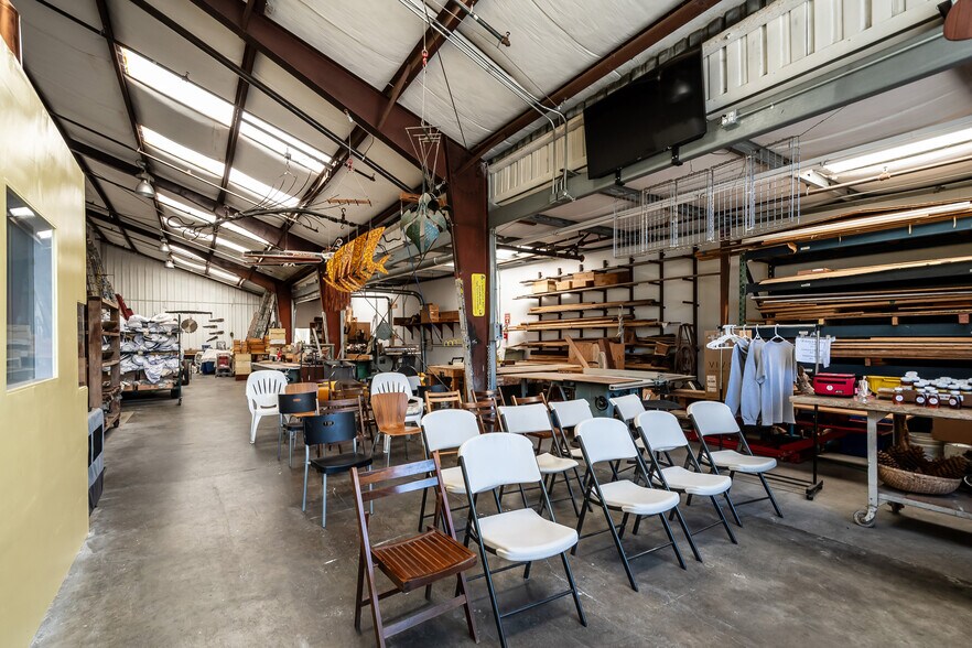 More Photos Of 1176-1180 Shafter Ave, San Francisco Manufacturing For Sale