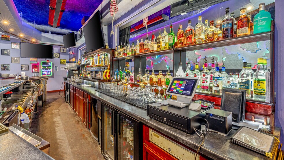 More Photos Of 207 E Hughitt St, Iron Mountain Restaurant For Sale