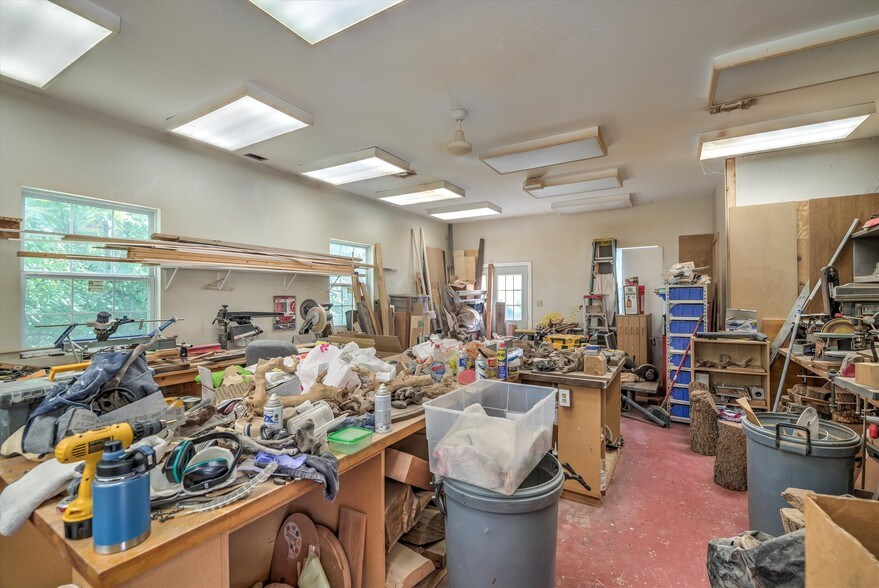 More Photos Of 1808-1810 Mount Holly Rd, Burlington Flex For Sale