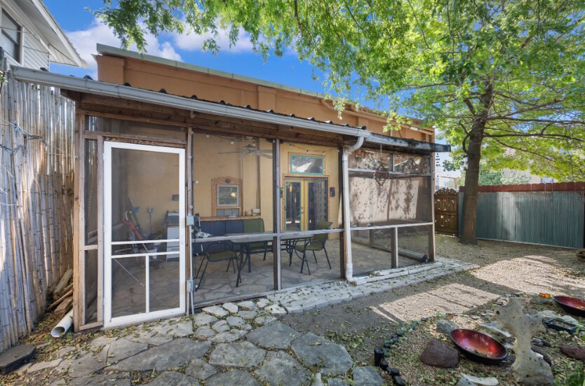 More Photos Of 1651 W Woodlawn Dr, San Antonio Storefront Retail Residential For Sale