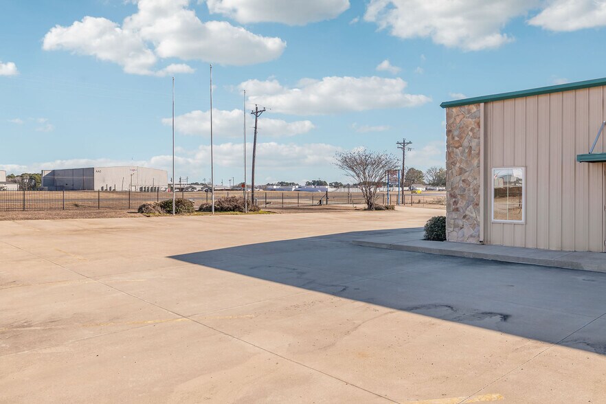 More Photos Of 2753 SH 322 Hwy, Longview Office Residential For Lease