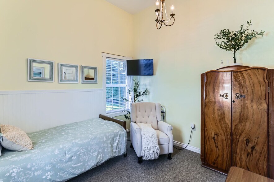 More Photos Of 5350 Lakeview Blvd, Lake Oswego Assisted Living For Sale