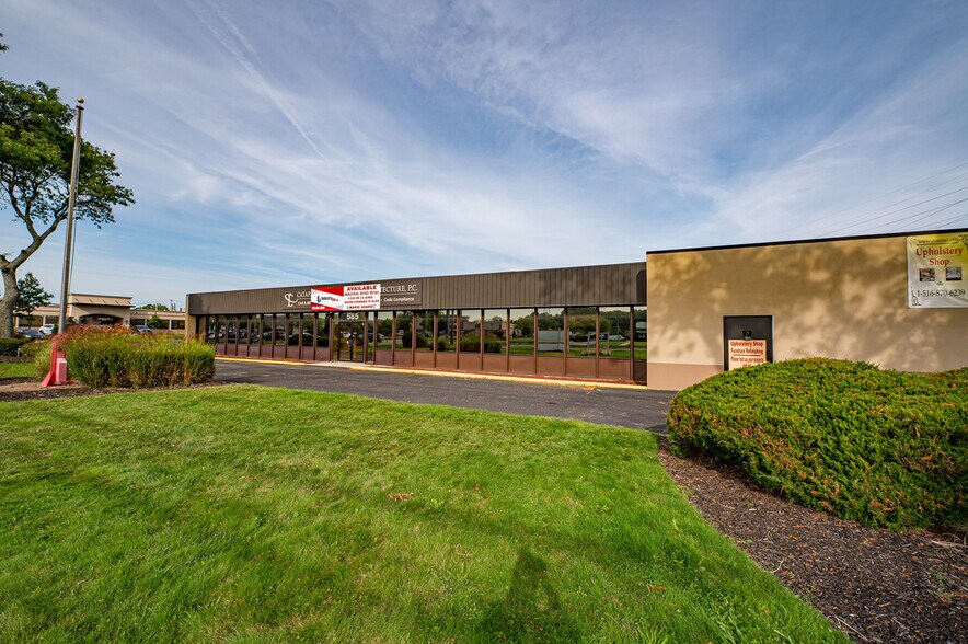 More Photos Of 585 Broadhollow Rd, Melville Warehouse For Lease