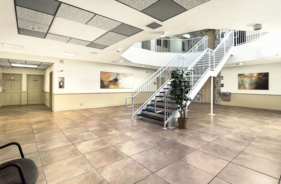 More Photos Of 1620 Medical Ln, Fort Myers Medical For Lease